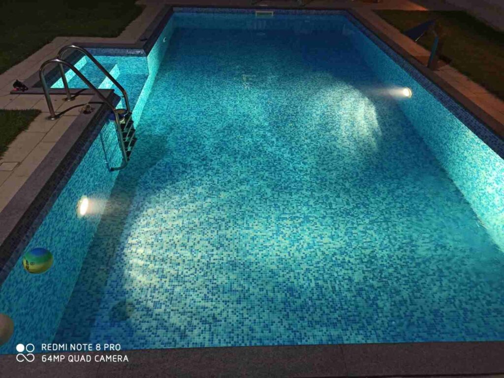 Stine plocice u bazenu