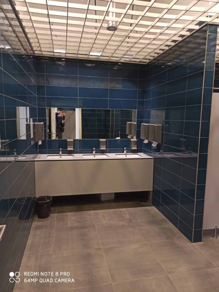 Toalet umivaonici keramika